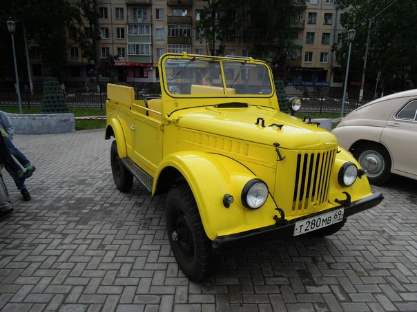 Авто тверская. Выставка ретро автомобилей в Твери. Ретро выставка автомобилей Конаково. Мушина за час город Конакова.